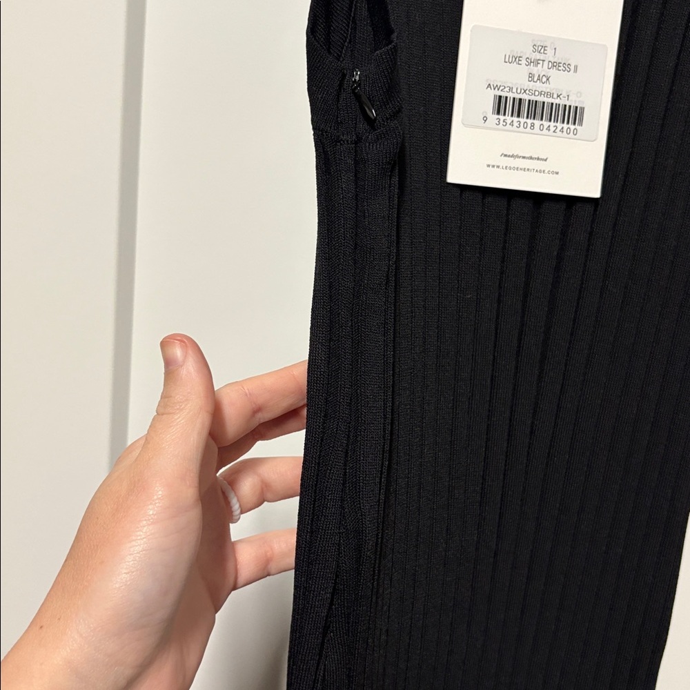 Chic Black Ribbed Midi Dress - Picture 10 of 11